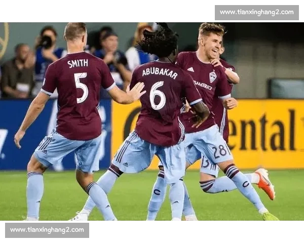 最新足球联赛积分榜解析 强强对决下的排名变化与走势分析